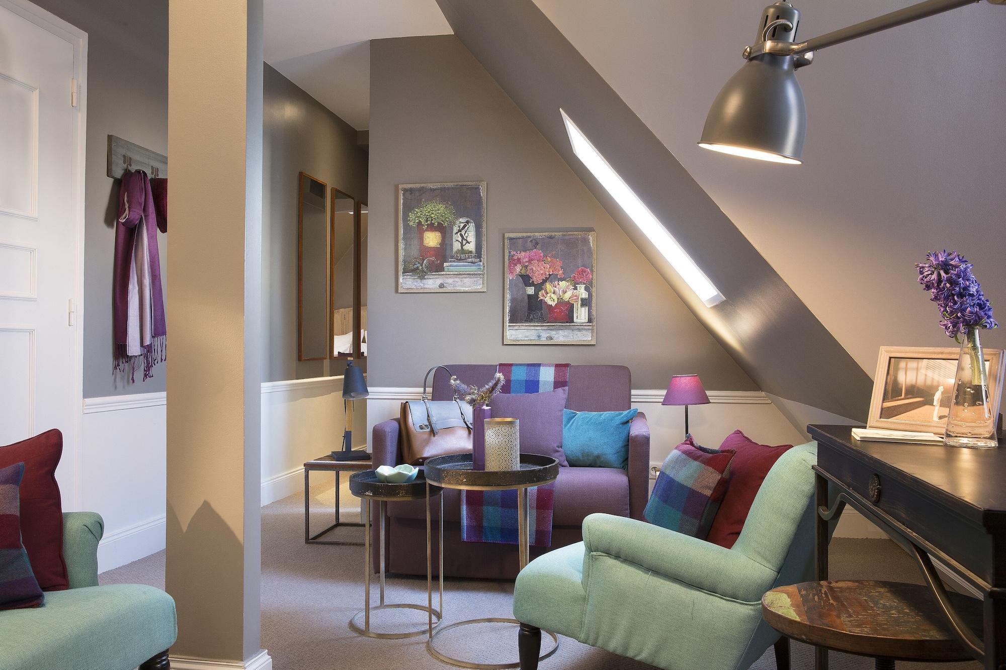 Le Petit Chomel Hotel