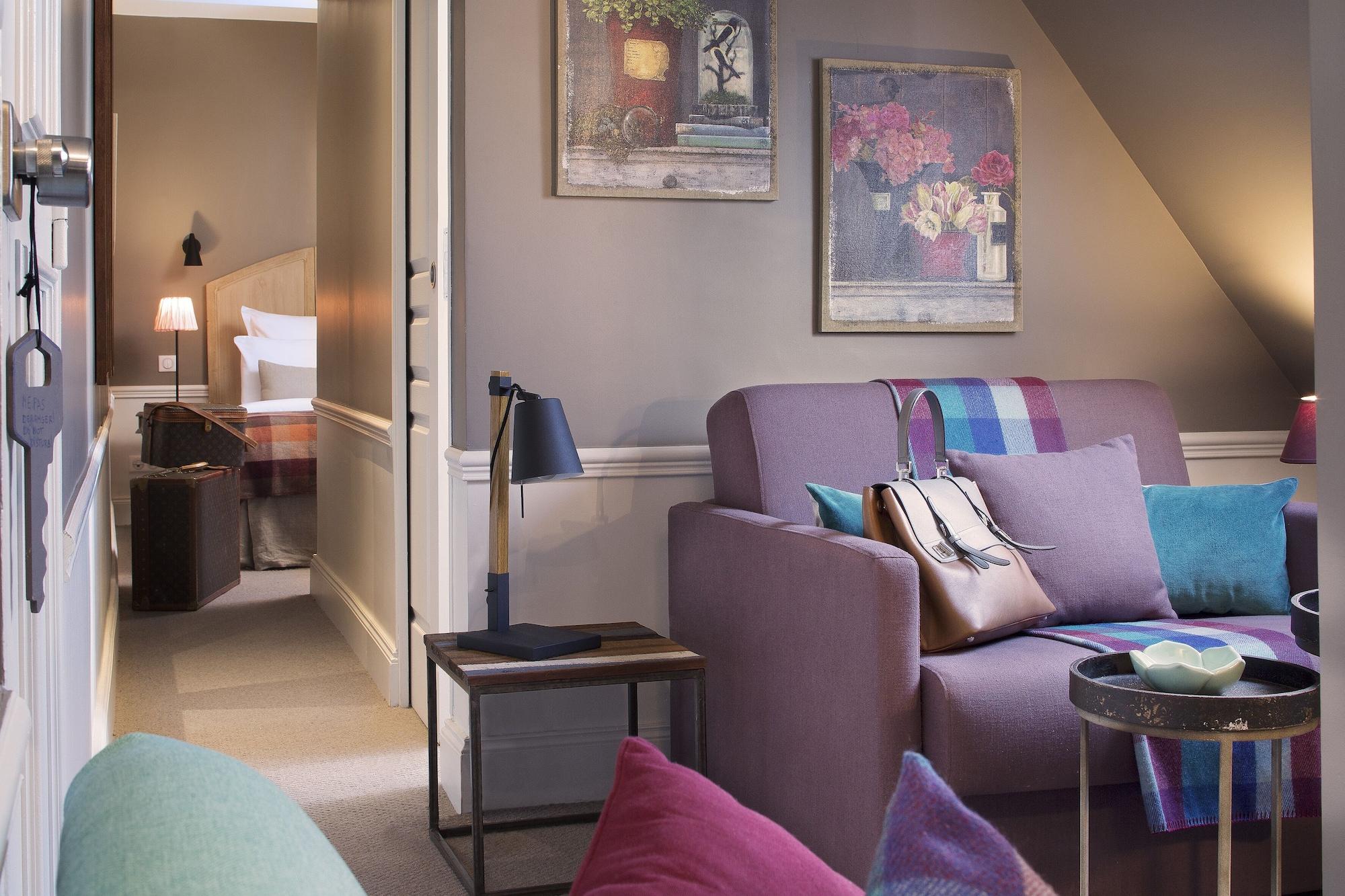 Le Petit Chomel Hotel