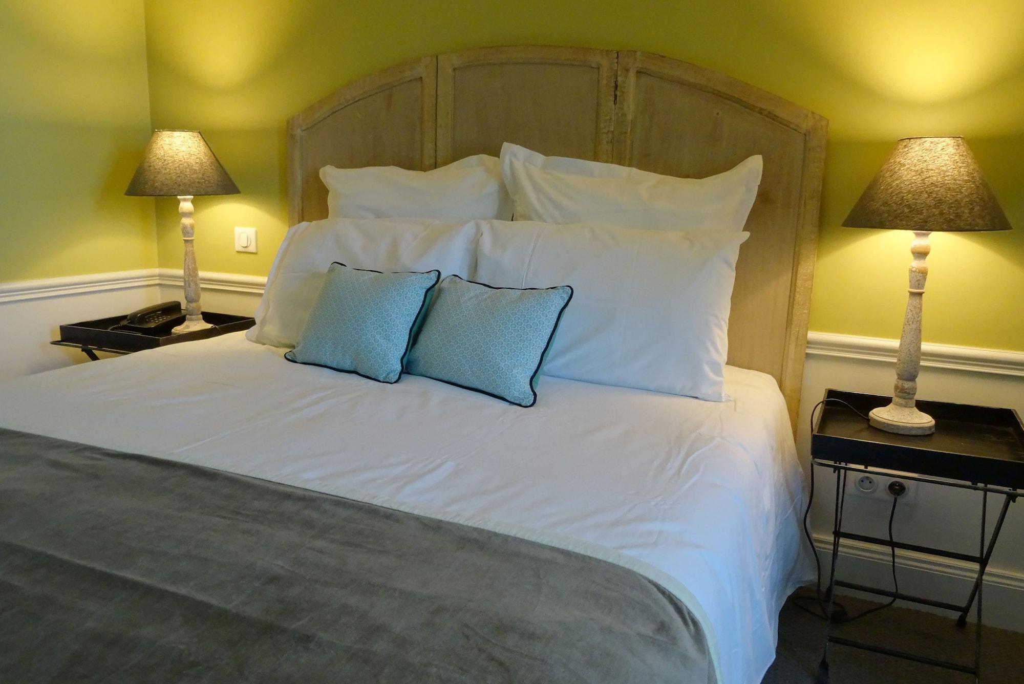 Hotel Le Petit Chomel 3*