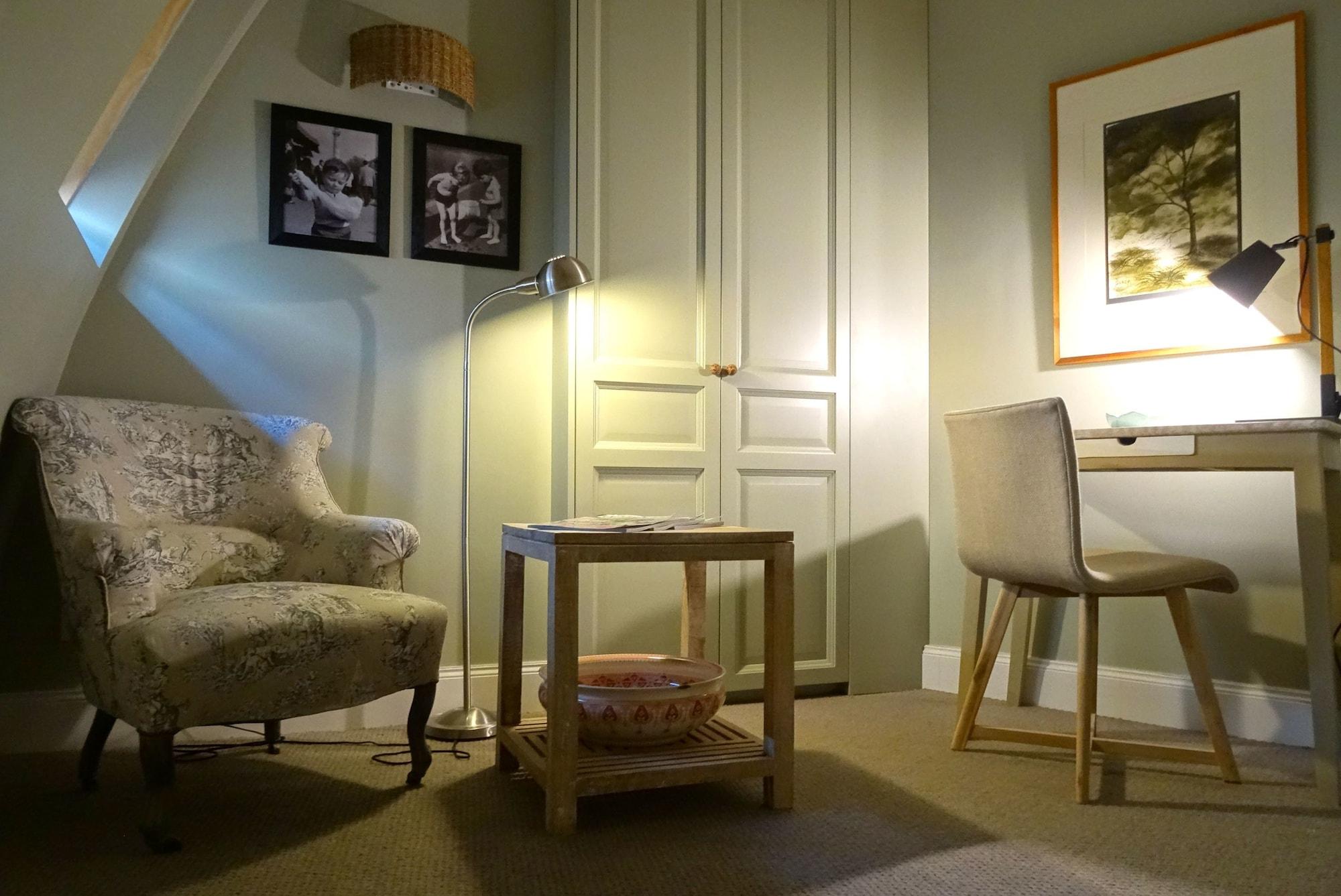 Le Petit Chomel Hotel 3*