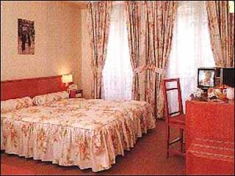 Le Petit Chomel Hotel 3*